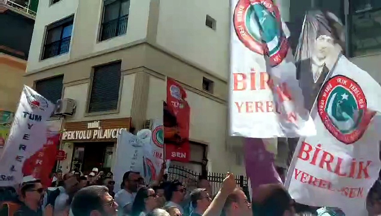 İZMİR'DE TİS KRİZİ BÜYÜYOR: KAMU EMEKÇİLERİ CHP’NİN KAPISINA DAYANDI!