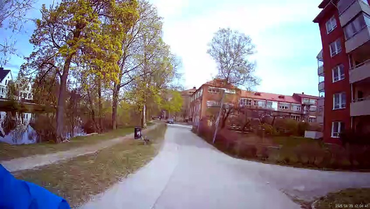 Cyklar till stan. Intersport på Vågengallerian lägger ner. Örebro 29 April 2026 Del 1