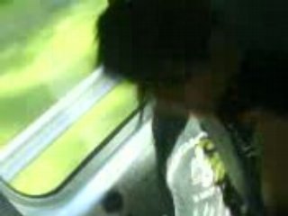 Sana danse sur de l'electro