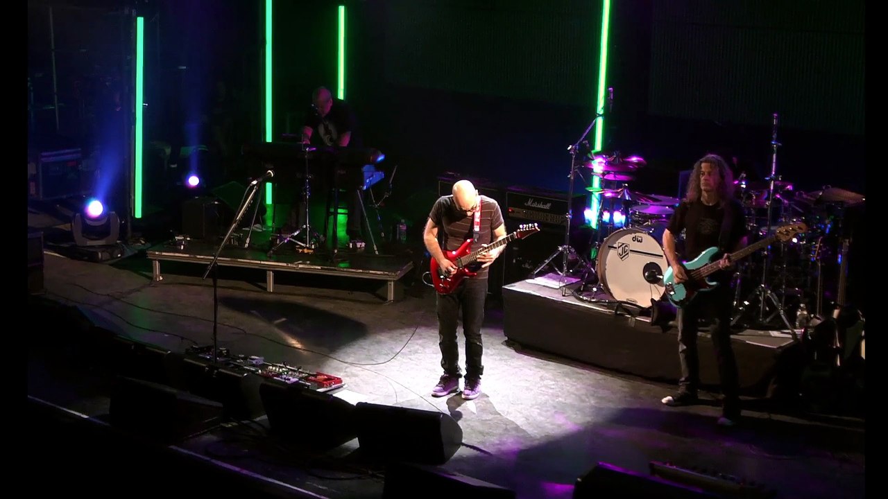 Solitude - Joe Satriani (live)