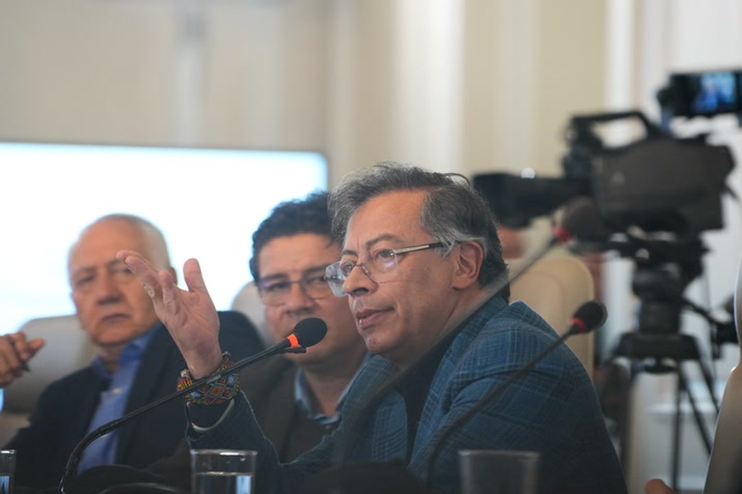 Congreso y precandidatos reaccionan a la propuesta de Petro de una Constituyente