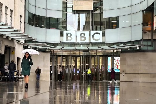 Trump amenaza a la BBC con acción judicial tras montaje engañoso de uno de sus discursos