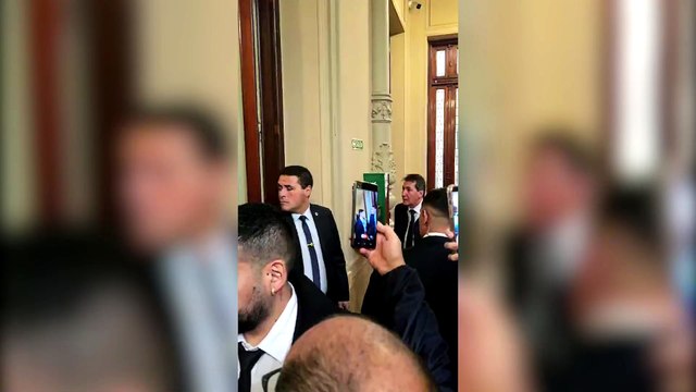 El presidente Javier Milei atacó otra vez a los periodistas al salir del Congreso