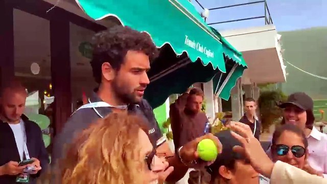 Sardegna Open 2026, tutti pazzi per Matteo Berrettini: il campione manda in tilt il Tc Cagliari con selfie e autografi - VIDEO