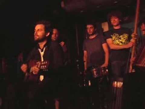 LES PETITES BOURRETTES : du sang sur ma chemise