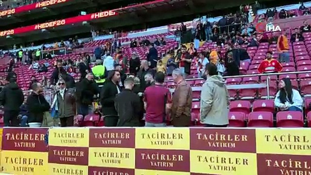 Galatasaray’dan stadyumda taraftara açık antrenman | Ajansspor | IHA