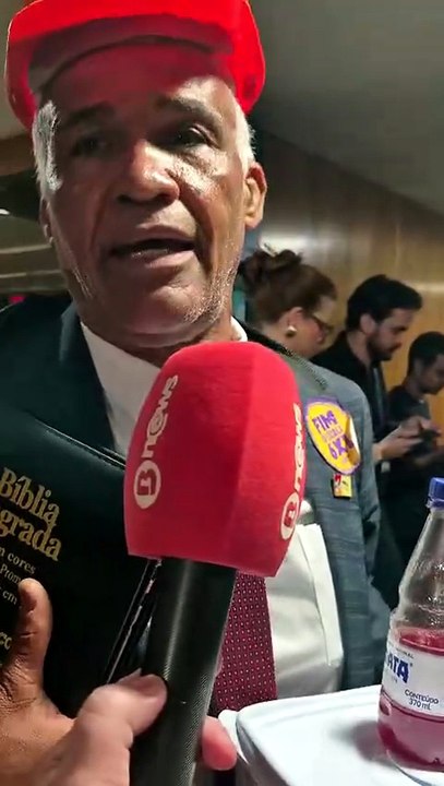 Isidório rouba a cena em comissão do fim da escala 6x1 e dispara: "Quem enche a bunda de Judas é mulambo"
