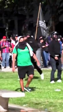 Protesta De Jubilados E Hinchas Desata Choques Con La Policía