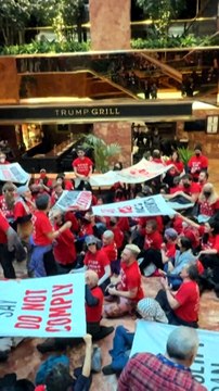 Activistas Judíos Propalestinos Protestan Dentro De La Torre Trump