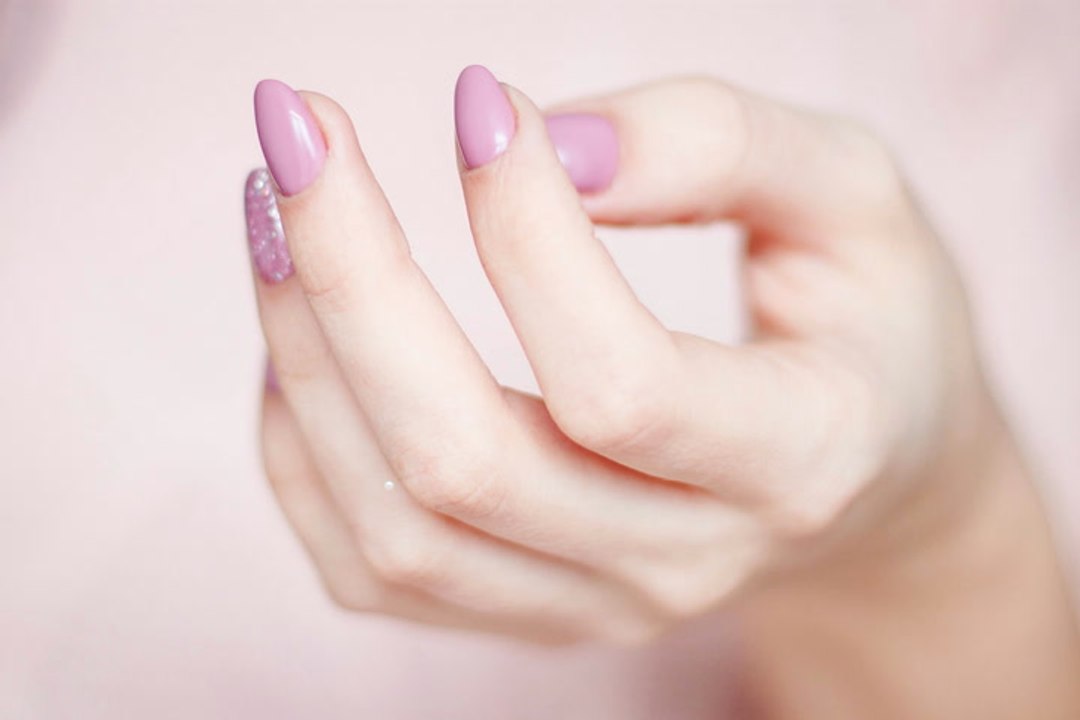 ¿Se hace uñas semipermanentes? Hay algunos efectos que debería considerar