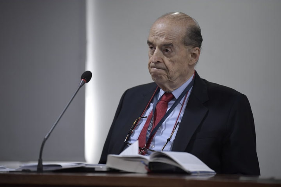 Confirman destitución a Álvaro Leyva por 10 años por caso de pasaportes