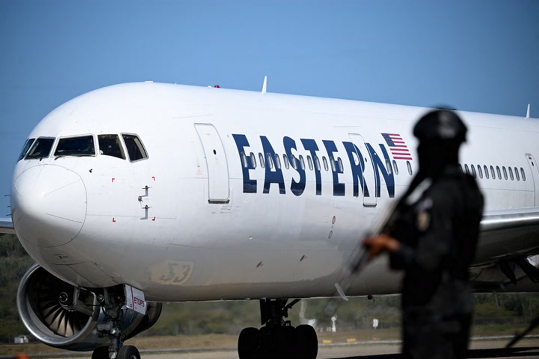Aterrizó en Venezuela un vuelo con migrantes deportados desde Estados Unidos