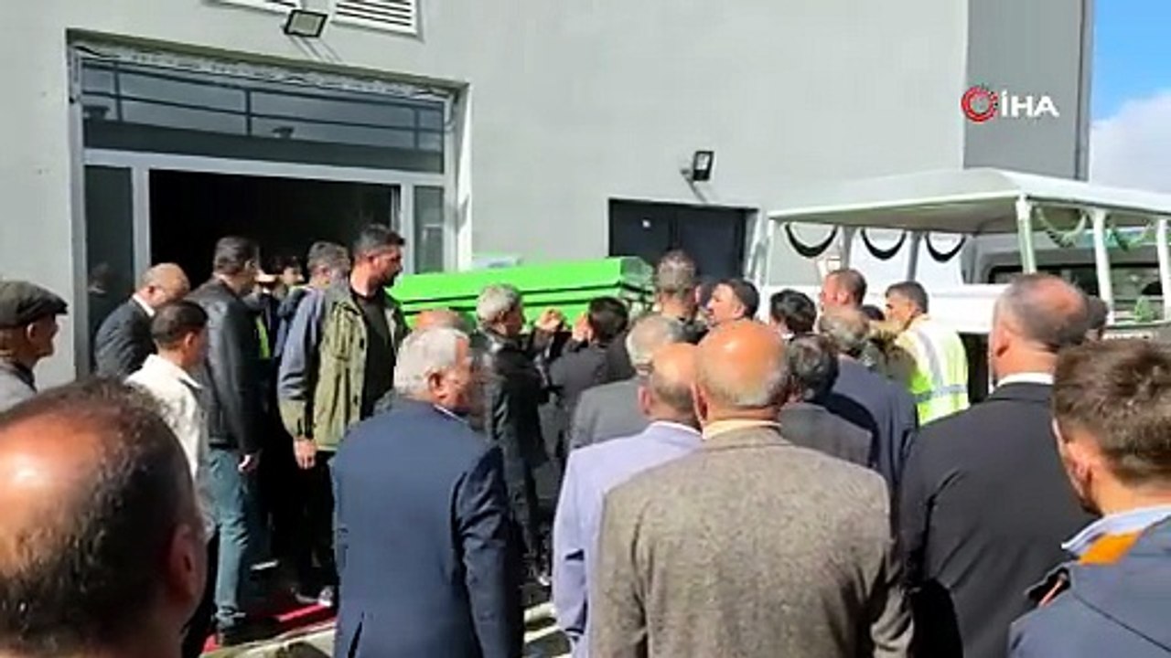 Köpeklerin saldırısında ölen çocuk toprağa verildi