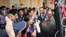 北市都委會警戒審社子島區徵案  場外爆推擠衝突喊「我要開會」