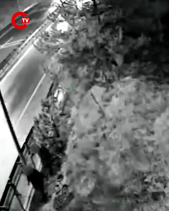 Maskeli beşler girdikleri işletmelerde çelik kasaları böyle patlattı...