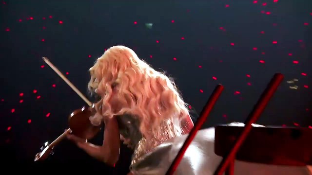 La violoniste finlandaise Linda Lampenius et le chanteur Pete Parkkonen livrent à Helsinki leurs dernières répétitions, avant de rejoindre Vienne, où ils sont donnés parmi les favoris de l'Eurovision