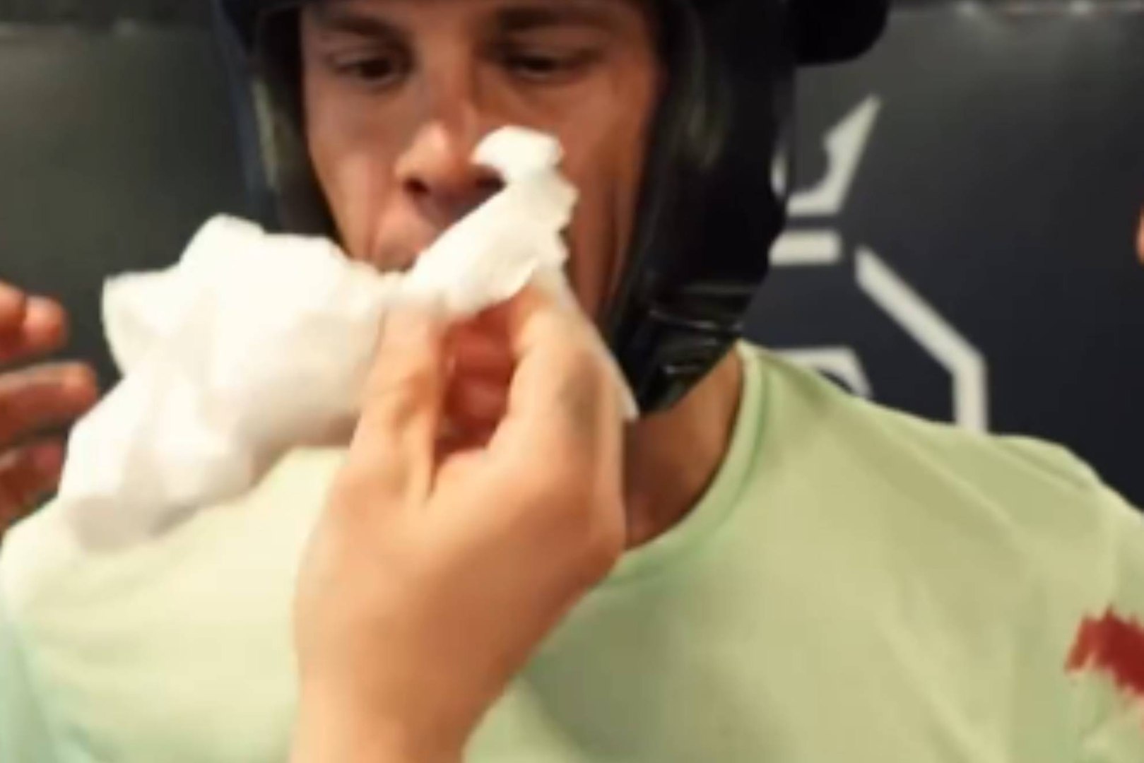 Omar Montes aconseja a Edu Aguirre tras torcerle la nariz de un puñetazo: "Eso es una mierda"