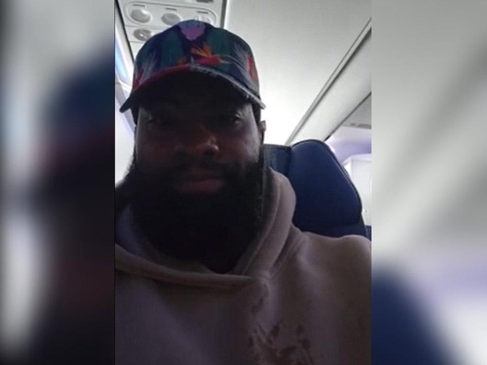 Es tropft von der Decke: Passagier wird auf Flug komplett durchnässt