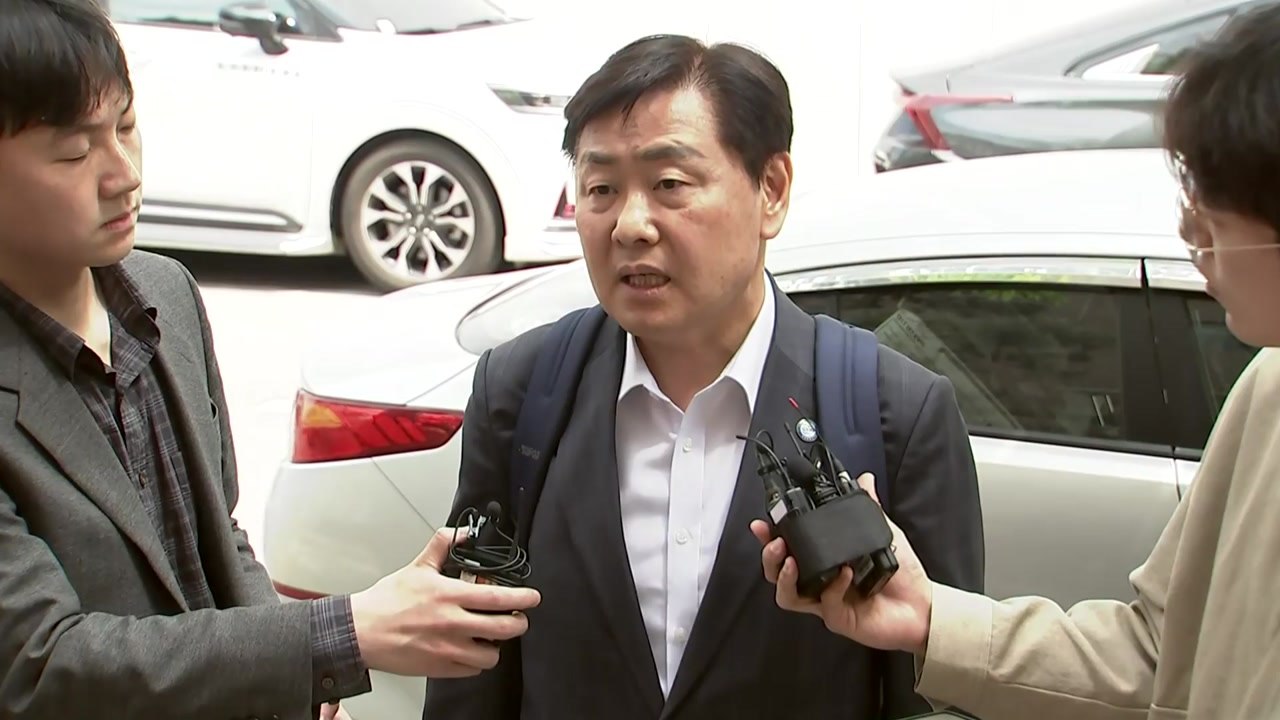 '내란 동조 의혹' 김관영 전북지사 소환..."청사 폐쇄 없었다" / YTN