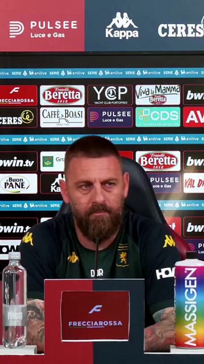 Genoa, De Rossi combatte con un'ape in conferenza stampa: "Non ce la faccio"