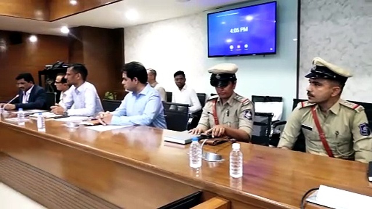 GANDHINAGAR MOBILE RECOVERY RELATED PRESS CONFERENCE BY GUJARAT DGP