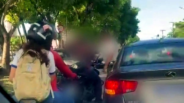Militar armado ameaça e agride motociclista durante briga de trânsito, em Maceió
