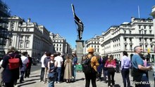 Una scultura di Banksy spunta nel cuore di Londra