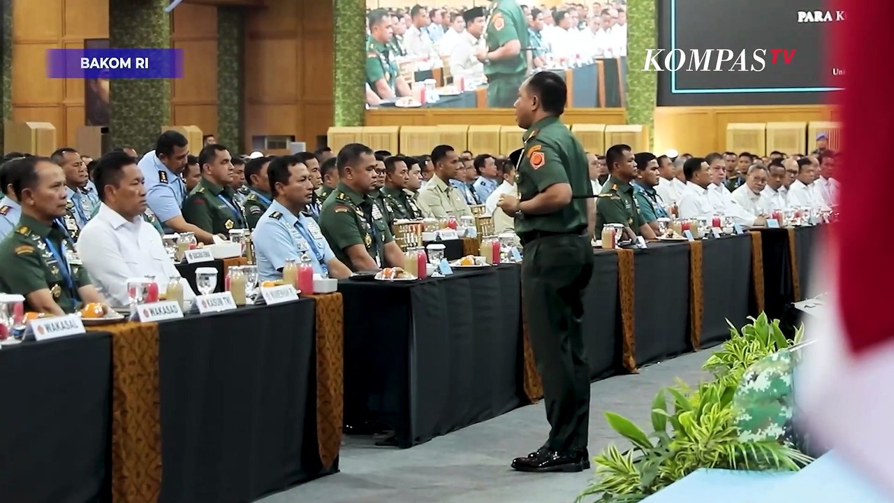 Prabowo Beri Taklimat di Depan 1.500 Dansat TNI, Disambut Lagu Maju Tak Gentar