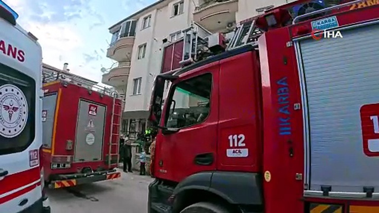 Evinde çıkan yangını söndürmek isterken yanarak can verdi
