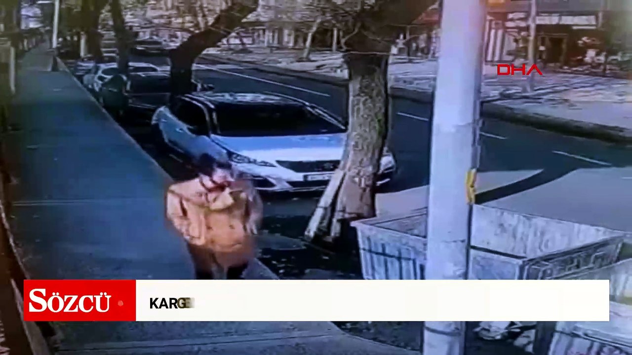 Avcılar’da kargo aracından cep telefonu hırsızlığı kamerada