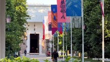 Terremoto alla Biennale, si dimette giuria: premiazione a novembre