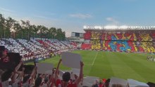 Recibimiento histórico de Vallecas al Rayo Vallecano antes del pitido inicial del Rayo vs Estrasburgo