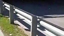 El caos de Passerini: un colectivo de SiBus destrozó su techo contra el Puente Sarmiento
