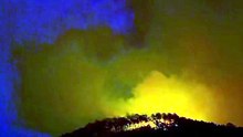 L’incendio sul monte Faeta di notte