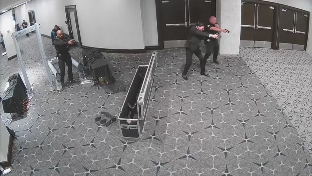 New CCTV shows Trump dinner gunman break throug...