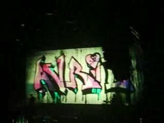 Avril Lavigne entre en scéne (Zenith 10/06/08)