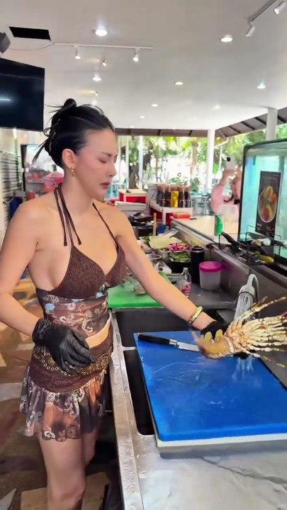 Amazing Lobster Cocktail Recipe by Famous Thai Chef at Madame Hoi Pattaya! 🦞✨