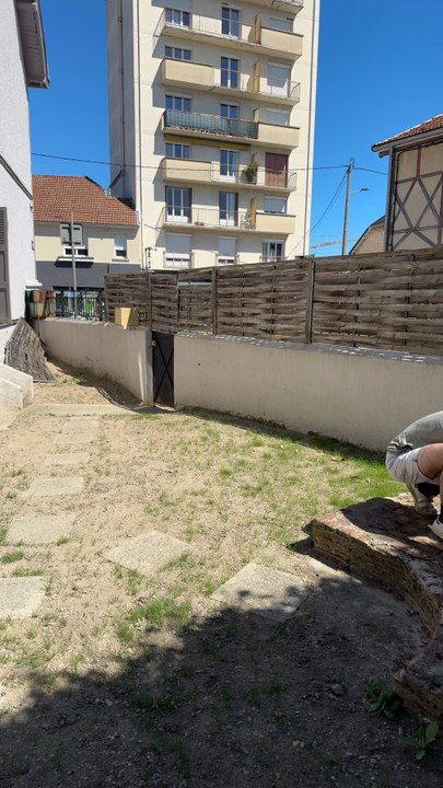 Étape 1 - refaire la clôture du locatif ! ✅