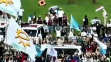 Datang ke Monas, Prabowo Lakukan Gestur 'Oke Gas' di Peringatan May Day 2026