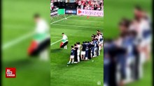 Rayo Vallecanolu futbolcular Strasbourg galibiyetini Filistin bayrağıyla kutladı