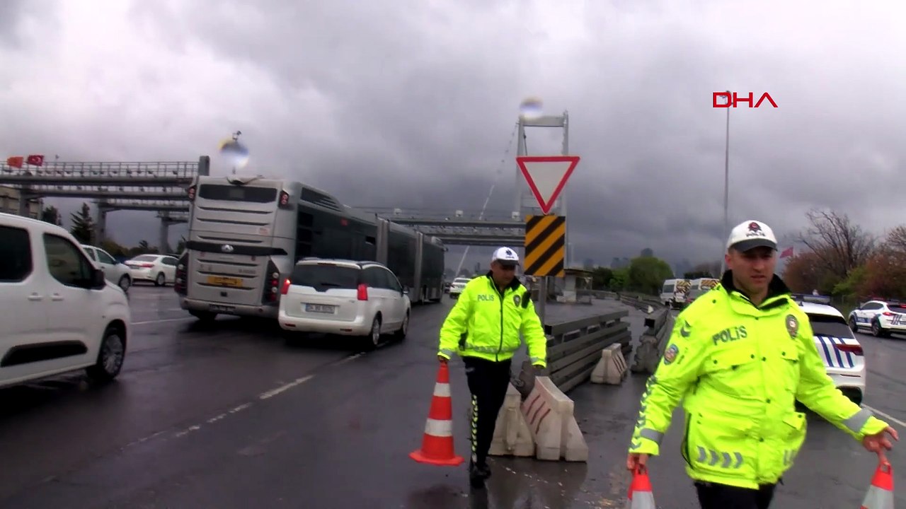 15 Temmuz Şehitler Köprüsü'nde hareketli dakikalar: Trafiği kesen gruba polis müdahale etti