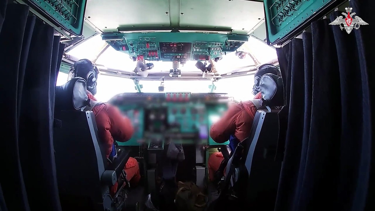 Tu-95MS aircraft carry out flight lasting more than 7 hours over the Barents and Norwegian seas