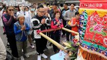 新北拱心宮白沙屯媽祖與基隆媽遶境意外轉向  童子瑋巧遇跪禮