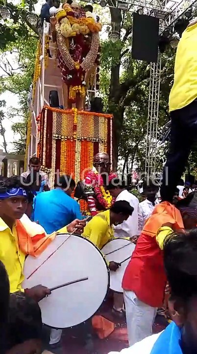 Funny Video l On the Occassion of Ambedkar Jayanti l At Ambedkar Statue. #ytstudio #ytviral #ambedkarjayanti #135thclebration #birthanniversary #jagatcirclegulbarga.