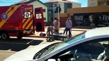 Motociclista de 53 anos fica ferido após queda na Avenida Carlos Gomes, em Cascavel