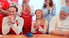 Meloni da PizzAut di Monza per il Primo Maggio: «Sono i lavoratori più straordinari»