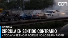 Circula en sentido contrario y todavía se enoja porque no lo dejan pasar