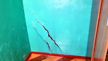 Cenário assustador: imagens revelam casa rachando por dentro e prestes a desabar em Cascavel