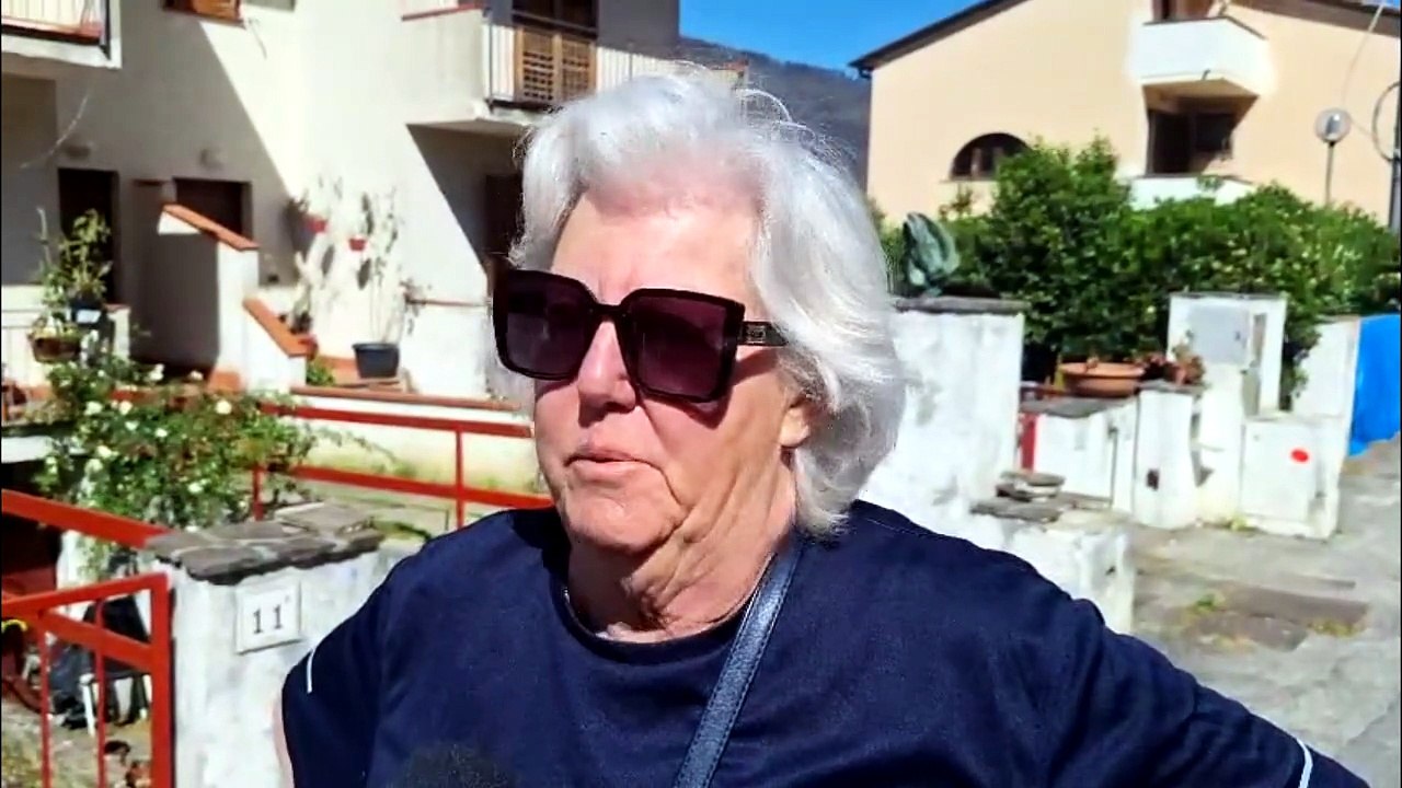 "I monti erano un'unica fiamma": ad Asciano il ritorno a casa dei primi evacuati dopo il dramma del rogo
