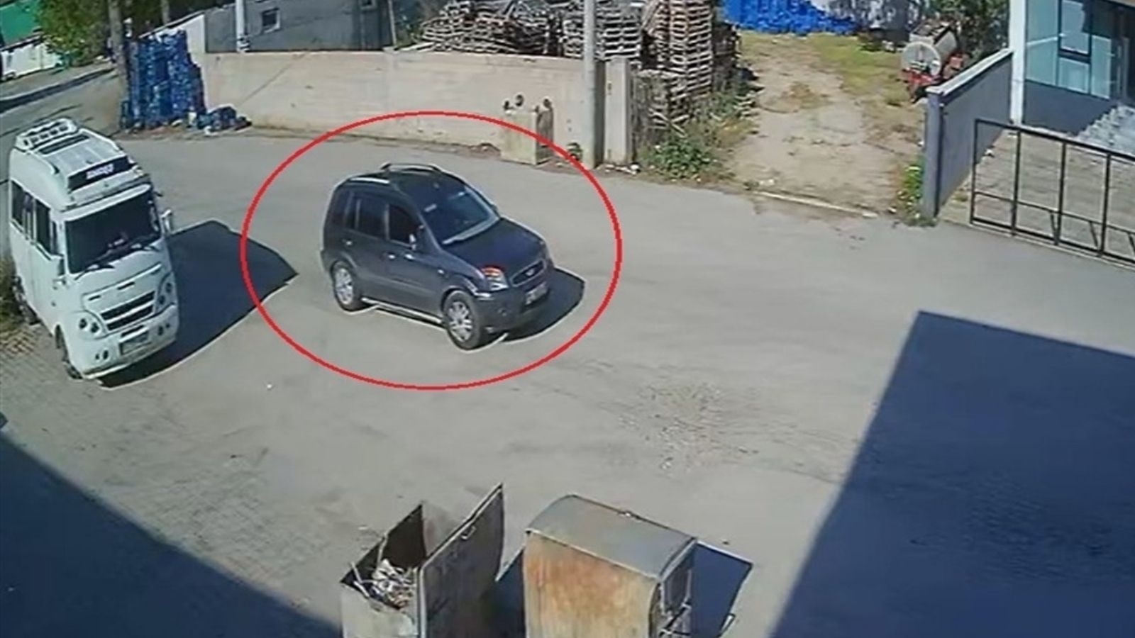 “Pusu kurmadım” dedi, görüntüler yalanladı: Bursa’da avukat Hatice Kocaefe cinayetinde şüpheli ile 4 kişi tutuklandı

Video Haber